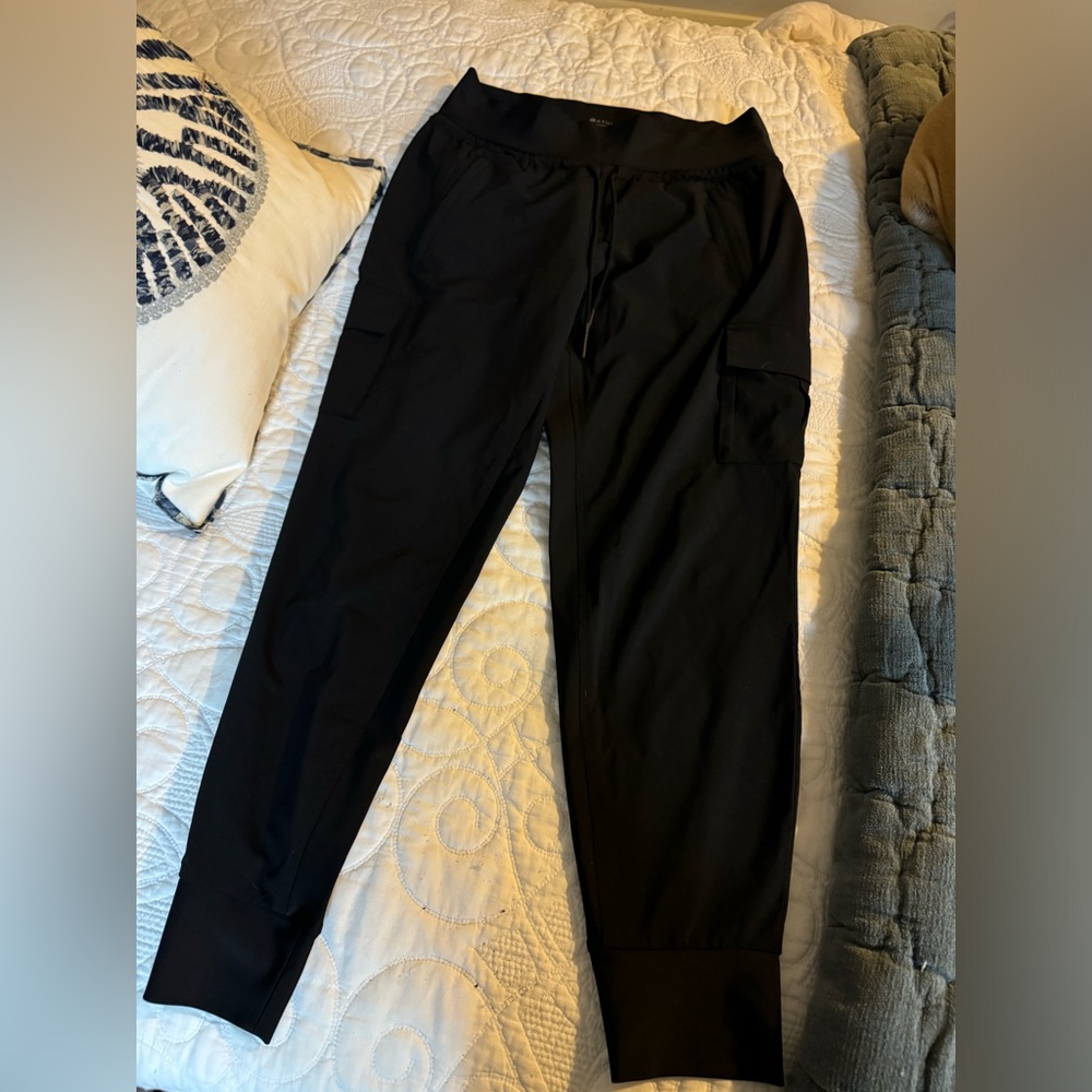 Beautiful black Athleta joggers with side pockets and back pockets